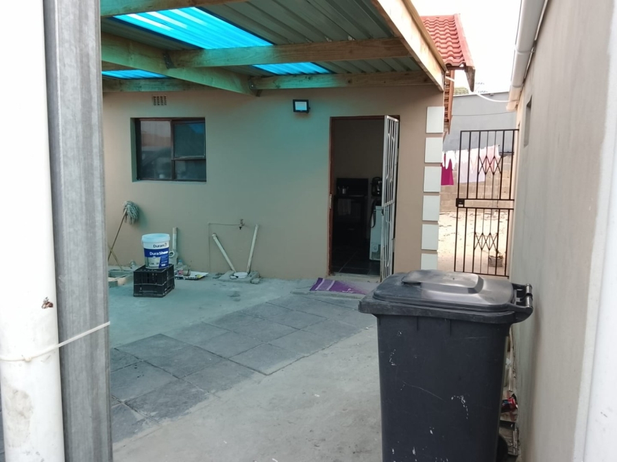  Bedroom Property for Sale in Llitha Park Western Cape